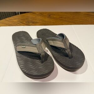 Sanuk Mens Ziggy Plush Flip Flops for Men • Size 9 • Taupe